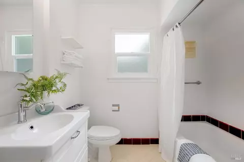 Bath - 1309 Arkansas St, Vallejo, CA 94590 photo 2 of 3