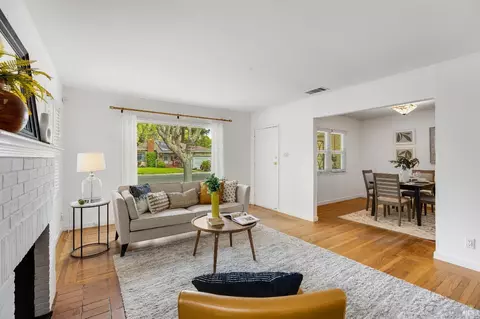 Living - 1309 Arkansas St, Vallejo, CA 94590 photo 3 of 4