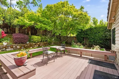 210 Silverado Springs Dr, Napa, CA 94558