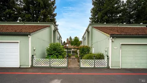 5049 Country Club Dr, Rohnert Park, CA 94928
