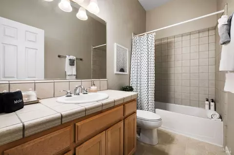 Bath - 8101 Luisa Way, Windsor, CA 95492 photo 1 of 3
