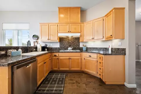 Kitchen - 8101 Luisa Way, Windsor, CA 95492 photo 3 of 6
