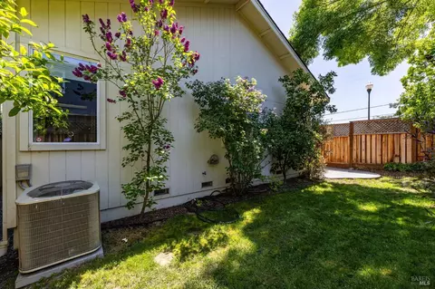 Exterior - 8101 Luisa Way, Windsor, CA 95492 photo 8 of 9