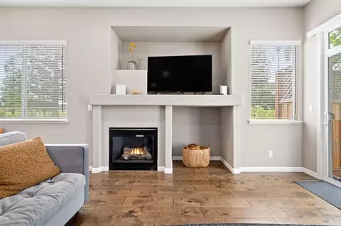 Living - 8101 Luisa Way, Windsor, CA 95492 photo 2 of 3