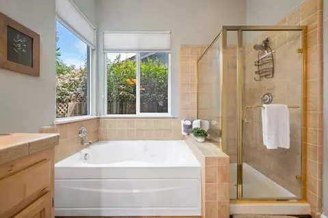 Bath - 8101 Luisa Way, Windsor, CA 95492 photo 3 of 3