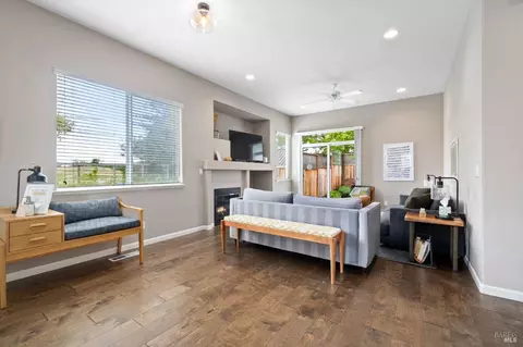 Bedroom - 8101 Luisa Way, Windsor, CA 95492 photo 1 of 6