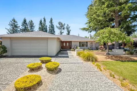 207 Oak Shadow Dr, Santa Rosa, CA 95409
