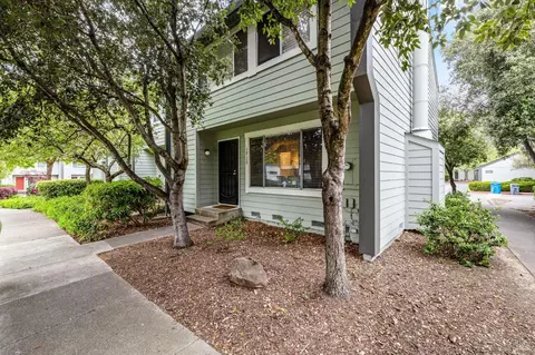 1720 Oldfield Way, Santa Rosa, CA 95401