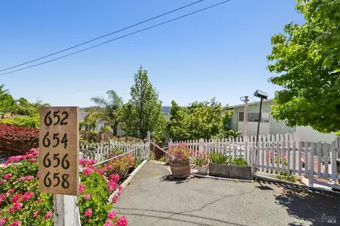 650 E N St, Benicia, CA 94510 photo 2