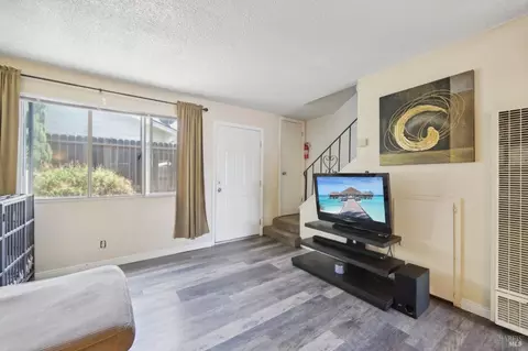 650 E N St, Benicia, CA 94510 photo 9