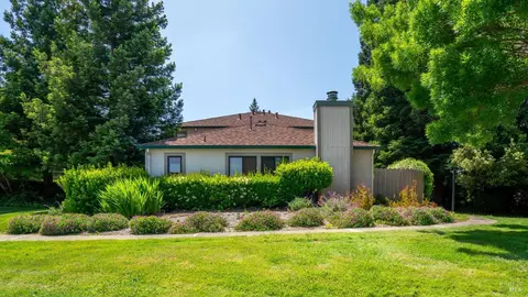 208 Antoinette Ct, Novato, CA 94947