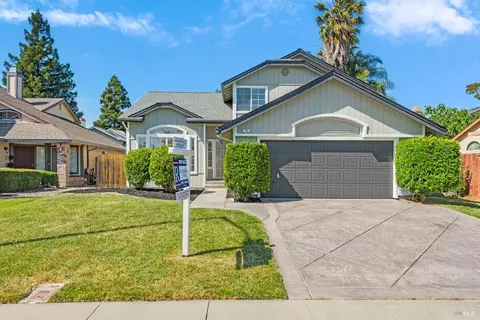 797 Bluebird Dr, Vacaville, CA 95687