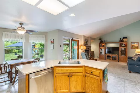 9559 Vancouver Ln, Windsor, CA 95492 photo 10