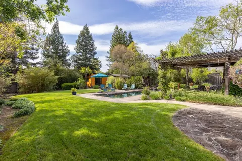 9559 Vancouver Ln, Windsor, CA 95492 photo 2