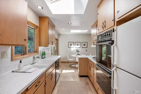 272 Cascade Dr, Fairfax, CA 94930 photo 9