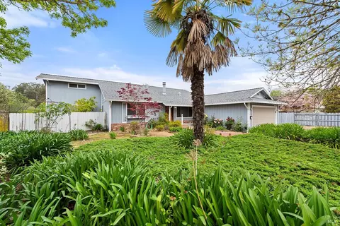 3279 Meadow Glen Dr, Santa Rosa, CA 95404