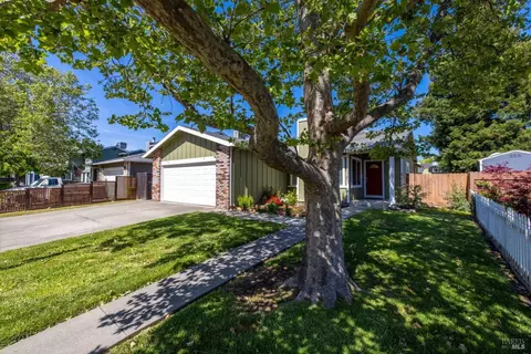 725 Tulare Dr, Vacaville, CA 95687