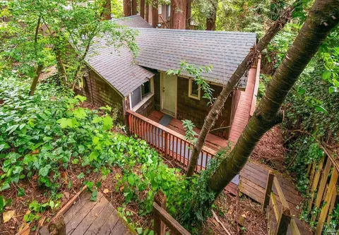 21492 Starrett Hill Dr, Monte Rio, CA 95462