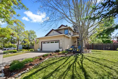 2040 Goldfield Ln, Santa Rosa, CA 95403