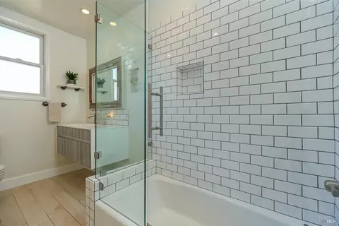 Bath - 83 Willow Ave, Fairfax, CA 94930 photo 2 of 4