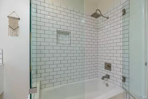Bath - 83 Willow Ave, Fairfax, CA 94930 photo 3 of 4