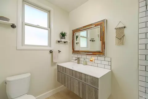 Bath - 83 Willow Ave, Fairfax, CA 94930 photo 1 of 4