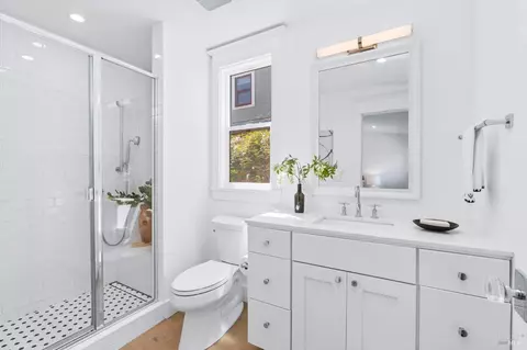 Bath - 1828 Pine St, Napa, CA 94559 photo 3 of 5