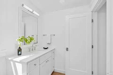Bath - 1828 Pine St, Napa, CA 94559 photo 5 of 5