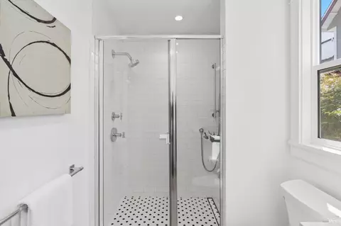 Bath - 1828 Pine St, Napa, CA 94559 photo 4 of 5