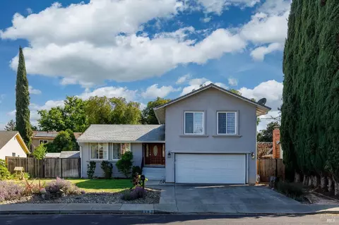 142 Lakehurst Dr, Vacaville, CA 95687