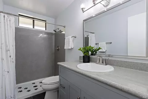 Bath - 562 Willow Ct, Benicia, CA 94510 photo 1 of 3