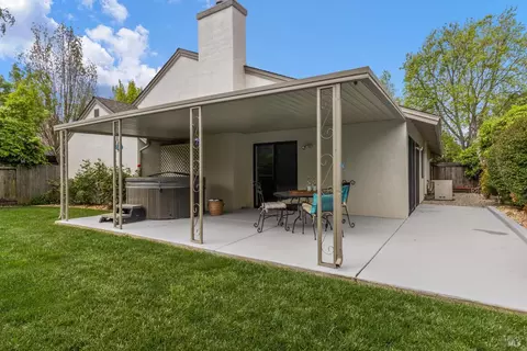 Exterior - 562 Willow Ct, Benicia, CA 94510 photo 8 of 10