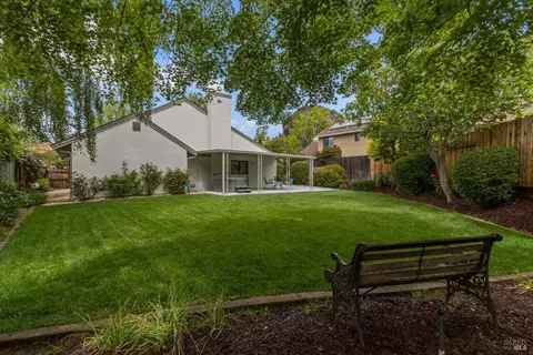 Exterior - 562 Willow Ct, Benicia, CA 94510 photo 6 of 10