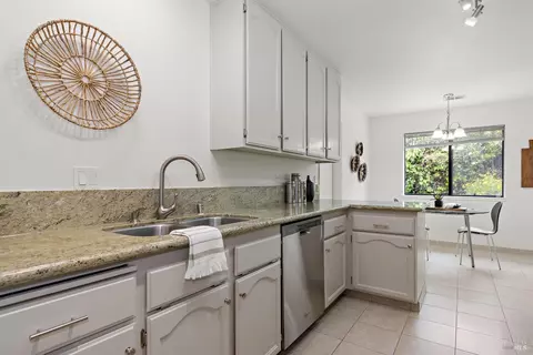 Kitchen - 562 Willow Ct, Benicia, CA 94510 photo 3 of 4