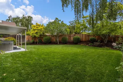 Exterior - 562 Willow Ct, Benicia, CA 94510 photo 5 of 10