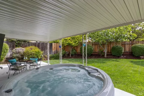 Exterior - 562 Willow Ct, Benicia, CA 94510 photo 9 of 10