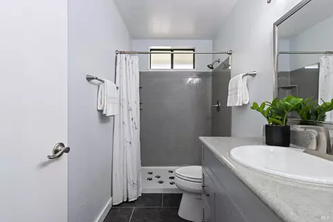 Bath - 562 Willow Ct, Benicia, CA 94510 photo 2 of 3