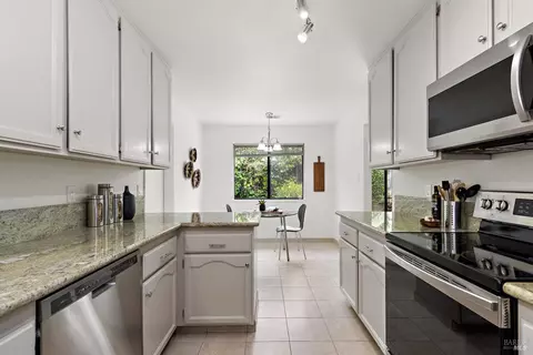 Kitchen - 562 Willow Ct, Benicia, CA 94510 photo 4 of 4