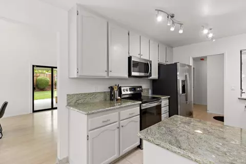 Kitchen - 562 Willow Ct, Benicia, CA 94510 photo 2 of 4