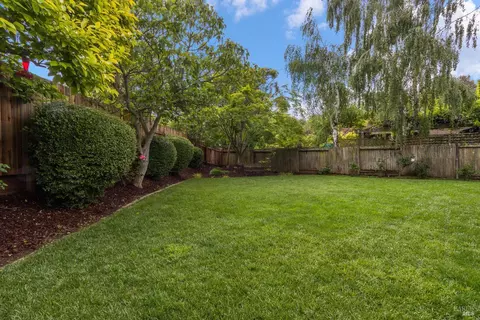 Exterior - 562 Willow Ct, Benicia, CA 94510 photo 7 of 10
