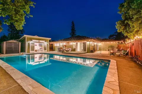 2335 Greenbriar Way, Santa Rosa, CA 95409