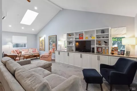 Living - 402 E Macarthur St, Sonoma, CA 95476 photo 4 of 7