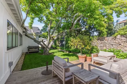 402 E Macarthur St, Sonoma, CA 95476