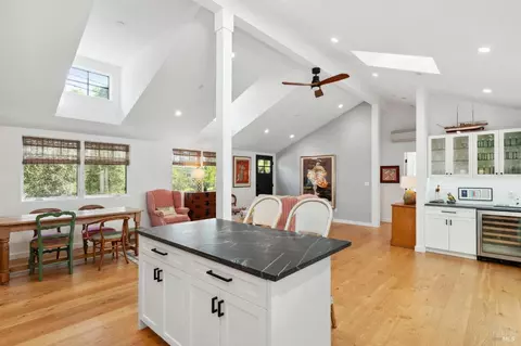 Entry Way - 402 E Macarthur St, Sonoma, CA 95476 photo 1 of 3