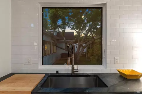 Kitchen - 402 E Macarthur St, Sonoma, CA 95476 photo 8 of 9