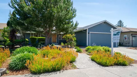1428 Meadowlark Ln, Petaluma, CA 94954
