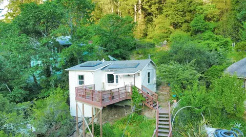 17417 Neeley Rd, Guerneville, CA 95446