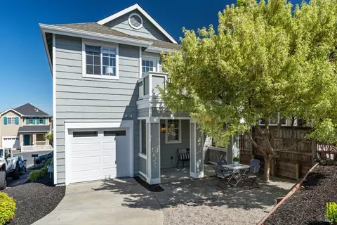 204 Darby Ct, Petaluma, CA 94952