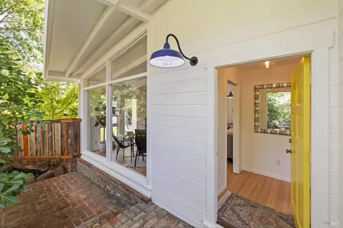 99 E Crescent Dr, San Rafael, CA 94901