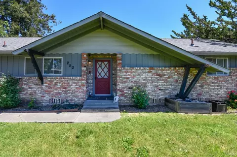 252 Brittain Ln, Santa Rosa, CA 95401